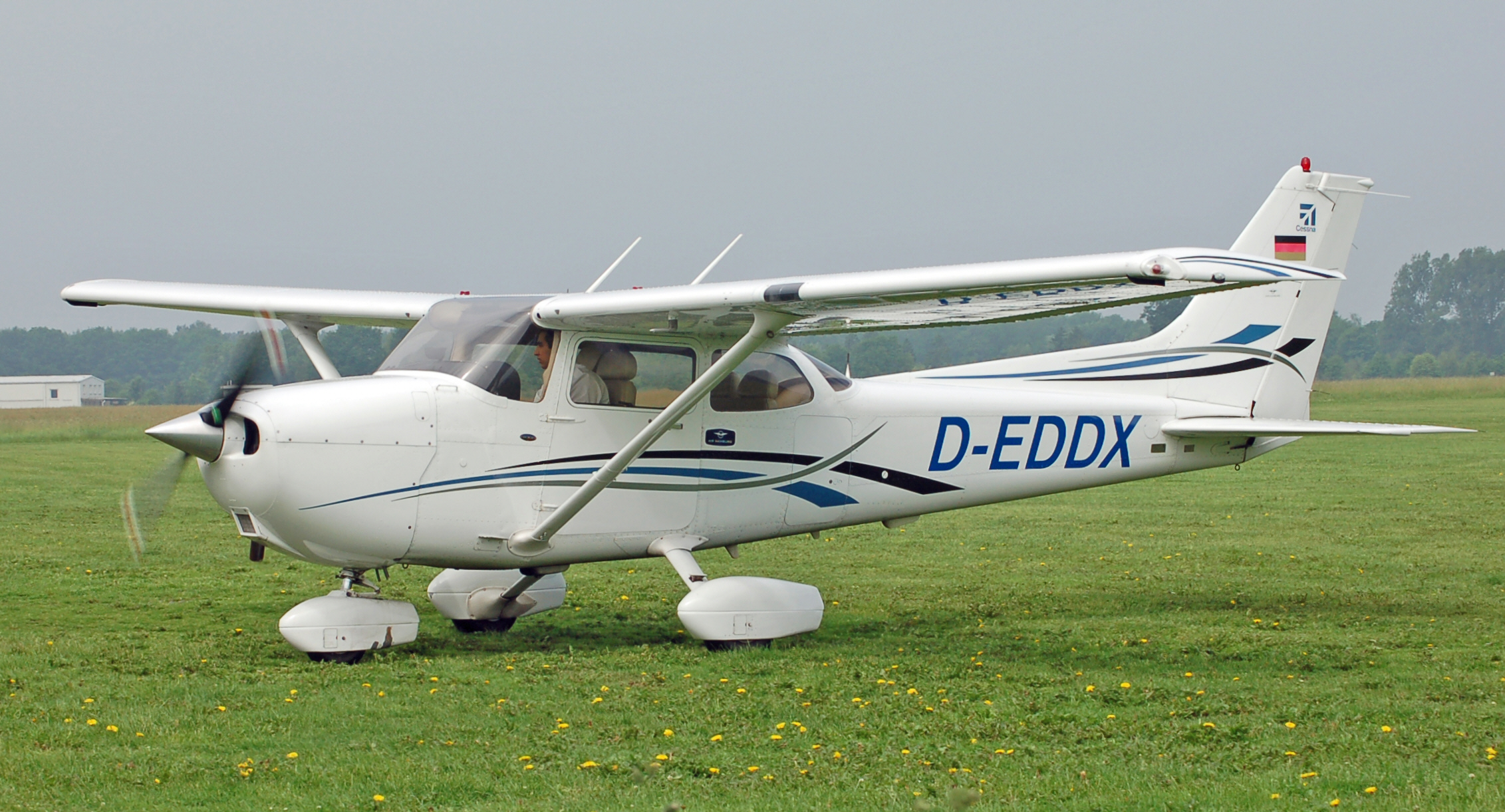 Cessna 172 Skyhawk example image